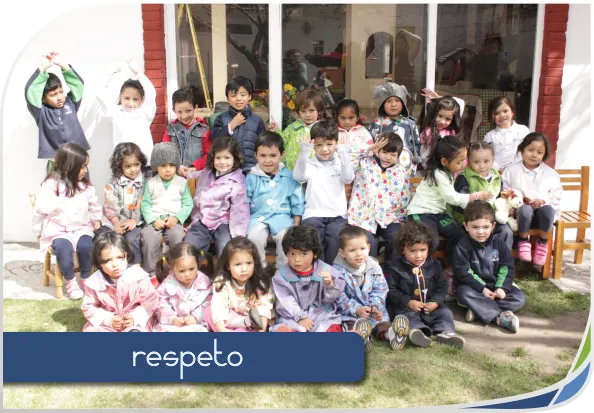 niñas en un ambiente armonioso en colegio Montessori