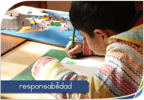 Niño estudiando en escuela en Toluca
